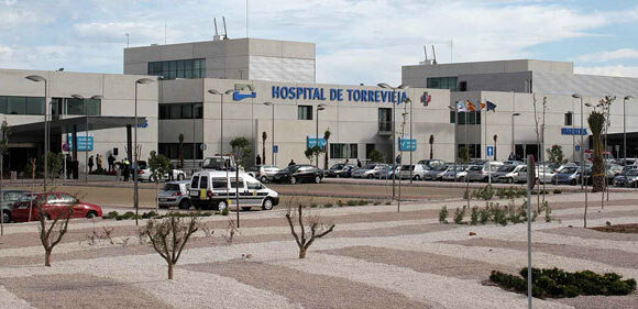 DECEPCIONANTE LA VISITA CASI DE INCOGNITO DEL CONSELLER DE SANIDAD AL HOSPITAL DE TORREVIEJA